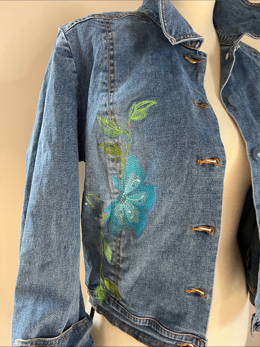 Y2K Bohemian Vintage Embroidered Blue Denim Jacket with Floral Accents - Picture 4 of 8